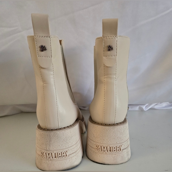Sam & Libby Chelsea Boots | Heeled Vanilla Bean Chunky Tread | Size 7.5 - Picture 4 of 13